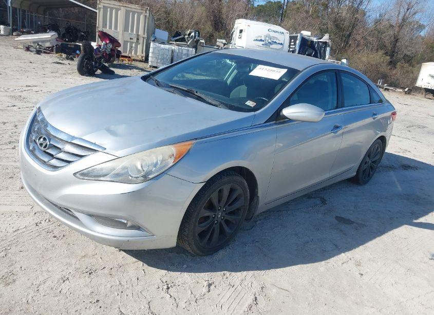 Photo 2 of 2013 Hyundai Sonata SE (VIN 5NPEC4AC8DH806545)