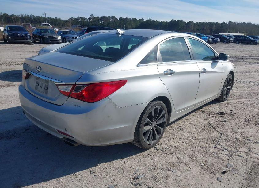 Photo 4 of 2013 Hyundai Sonata SE (VIN 5NPEC4AC8DH806545)