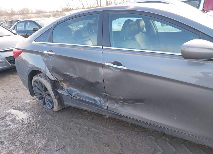 Photo 6 of 2011 Hyundai Sonata SE (VIN 5NPEC4AC9BH128045)