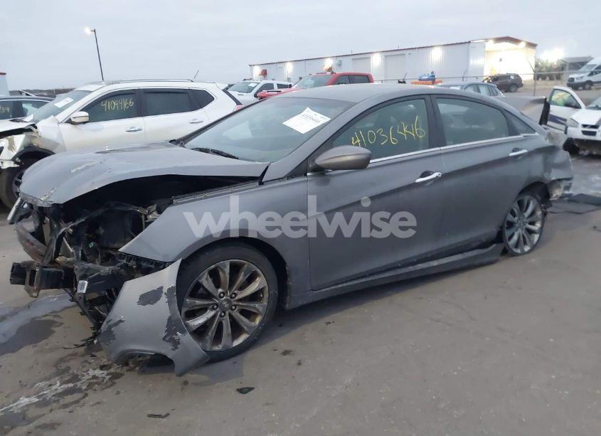 Photo 2 of 2011 Hyundai Sonata SE (VIN 5NPEC4AC9BH224824)