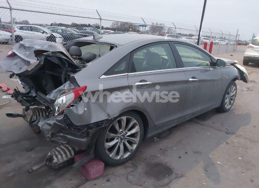 Photo 4 of 2011 Hyundai Sonata SE (VIN 5NPEC4AC9BH224824)