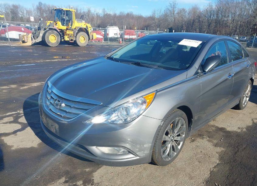 Photo 2 of 2011 Hyundai Sonata SE (VIN 5NPEC4AC9BH292282)