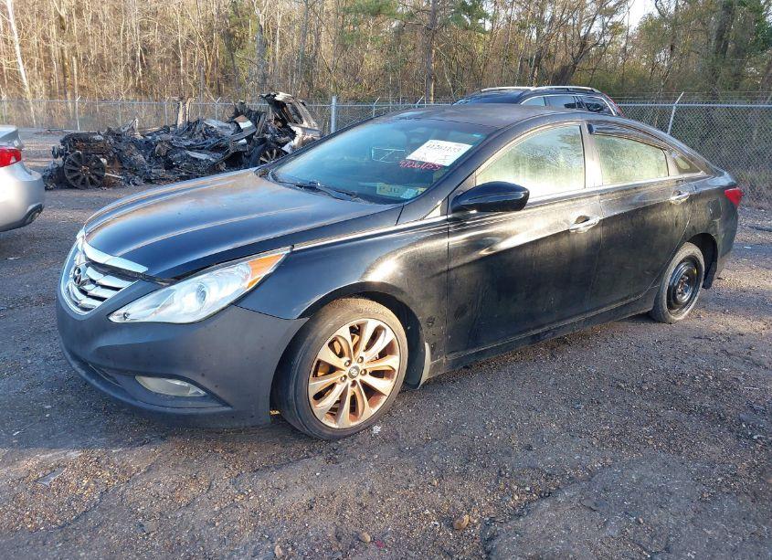 Photo 2 of 2013 Hyundai Sonata SE (VIN 5NPEC4AC9DH566986)