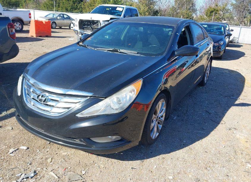Photo 2 of 2013 Hyundai Sonata SE (VIN 5NPEC4AC9DH646627)
