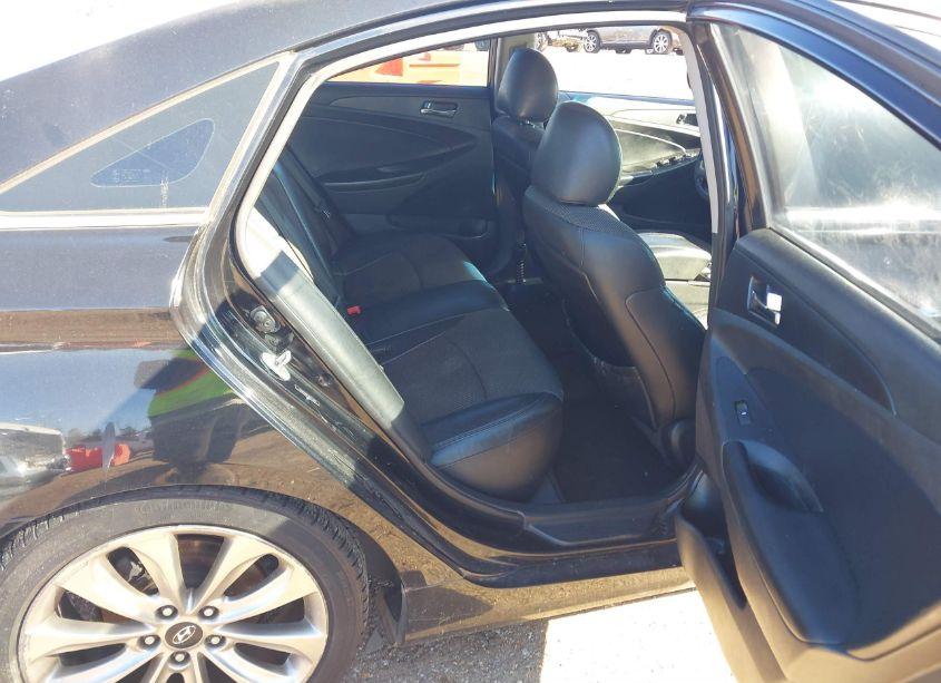 Photo 8 of 2013 Hyundai Sonata SE (VIN 5NPEC4AC9DH646627)