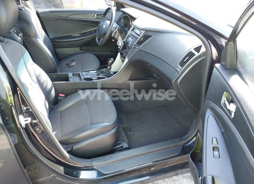 Photo 5 of 2013 Hyundai Sonata SE (VIN 5NPEC4AC9DH649320)