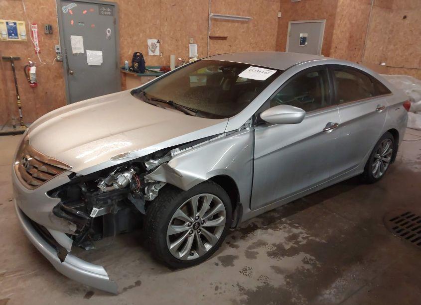 Photo 2 of 2013 Hyundai Sonata SE (VIN 5NPEC4AC9DH676386)