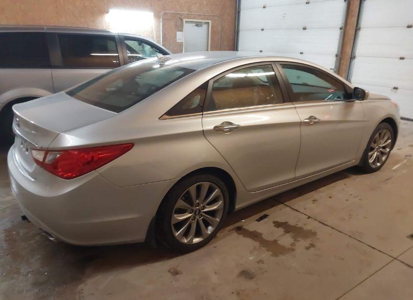 Photo 4 of 2013 Hyundai Sonata SE (VIN 5NPEC4AC9DH676386)