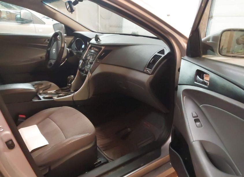 Photo 5 of 2013 Hyundai Sonata SE (VIN 5NPEC4AC9DH676386)