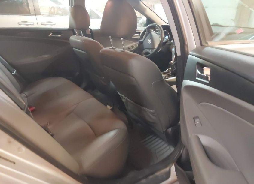 Photo 8 of 2013 Hyundai Sonata SE (VIN 5NPEC4AC9DH676386)