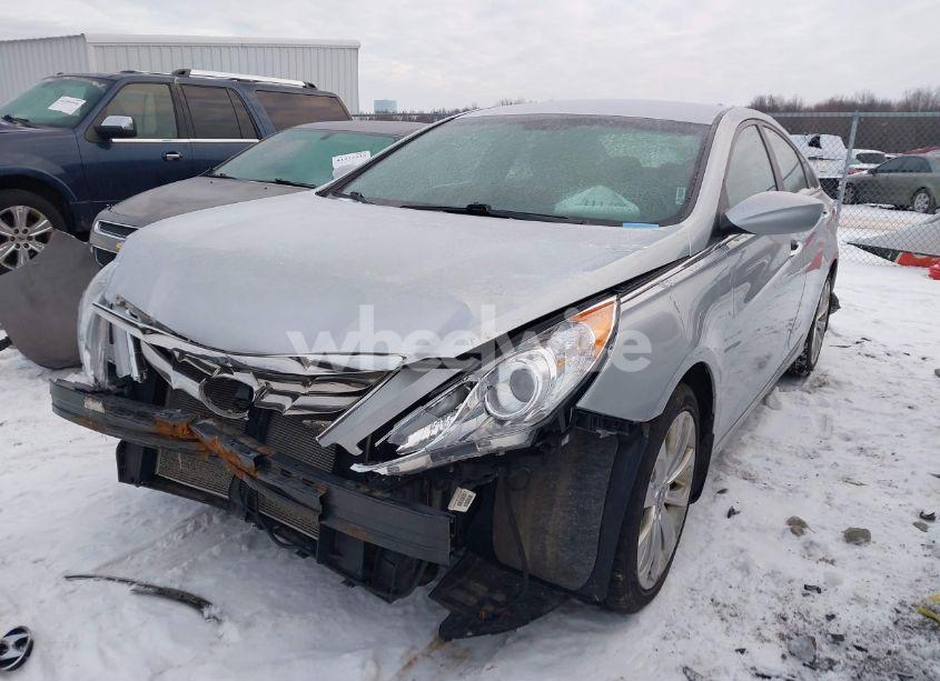 Photo 2 of 2013 Hyundai Sonata SE (VIN 5NPEC4AC9DH686514)