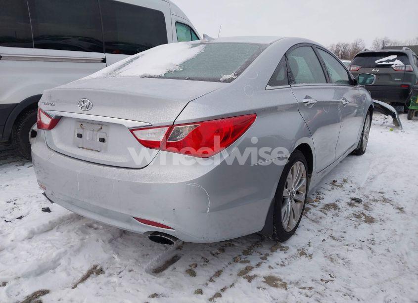 Photo 4 of 2013 Hyundai Sonata SE (VIN 5NPEC4AC9DH686514)