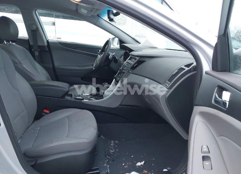 Photo 5 of 2013 Hyundai Sonata SE (VIN 5NPEC4AC9DH686514)