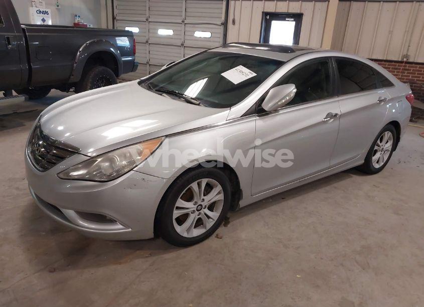 Photo 2 of 2013 Hyundai Sonata (VIN 5NPEC4AC9DH690997)