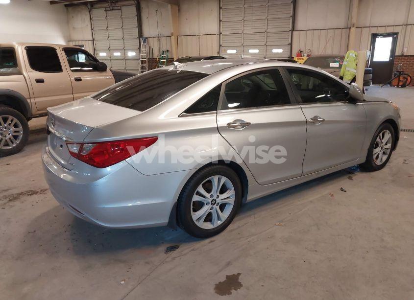 Photo 4 of 2013 Hyundai Sonata (VIN 5NPEC4AC9DH690997)