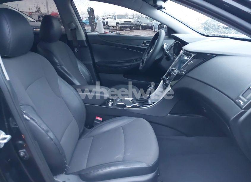 Photo 5 of 2013 Hyundai Sonata SE (VIN 5NPEC4AC9DH715817)