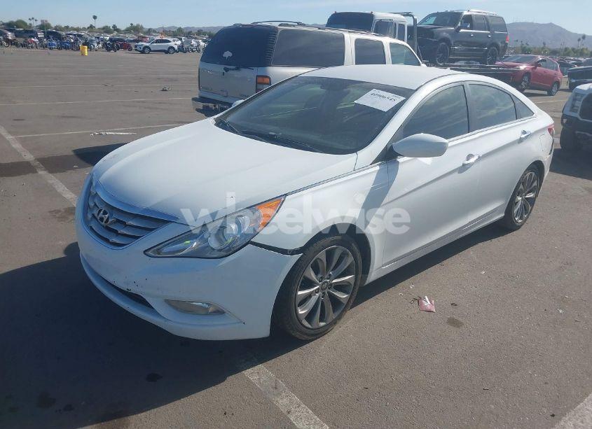 Photo 2 of 2013 Hyundai Sonata SE (VIN 5NPEC4AC9DH729538)