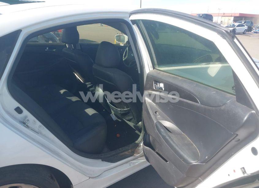 Photo 8 of 2013 Hyundai Sonata SE (VIN 5NPEC4AC9DH729538)