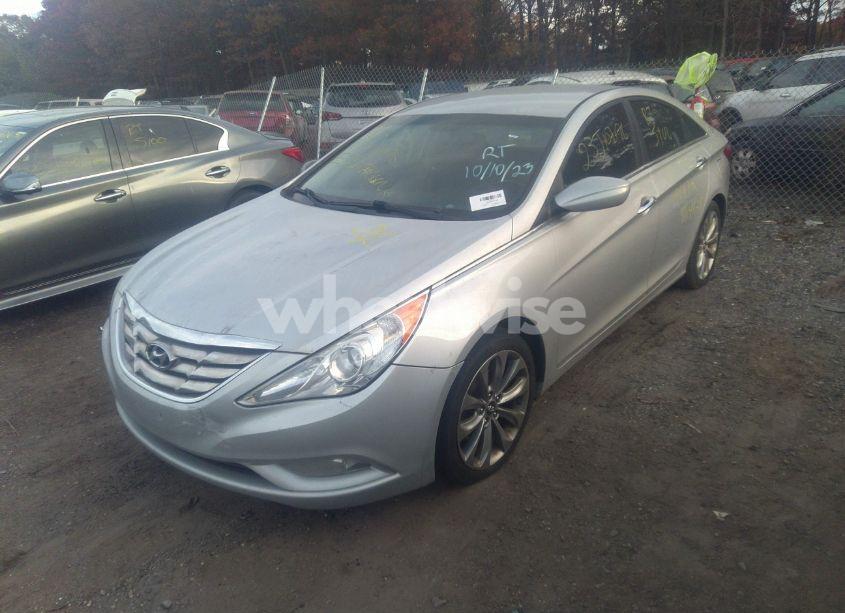 Photo 2 of 2013 Hyundai Sonata SE (VIN 5NPEC4AC9DH734741)
