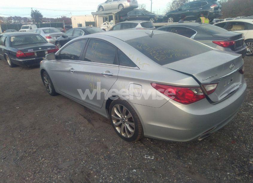 Photo 3 of 2013 Hyundai Sonata SE (VIN 5NPEC4AC9DH734741)