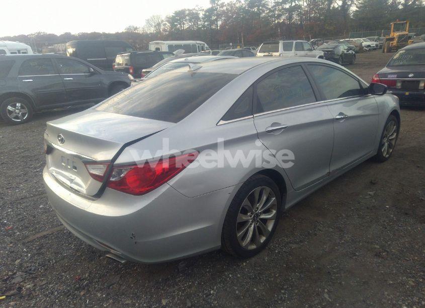 Photo 4 of 2013 Hyundai Sonata SE (VIN 5NPEC4AC9DH734741)