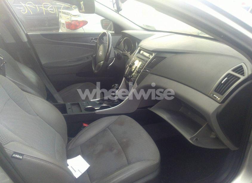 Photo 5 of 2013 Hyundai Sonata SE (VIN 5NPEC4AC9DH734741)