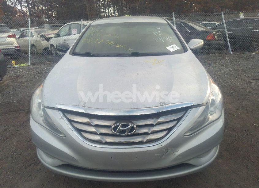 Photo 6 of 2013 Hyundai Sonata SE (VIN 5NPEC4AC9DH734741)