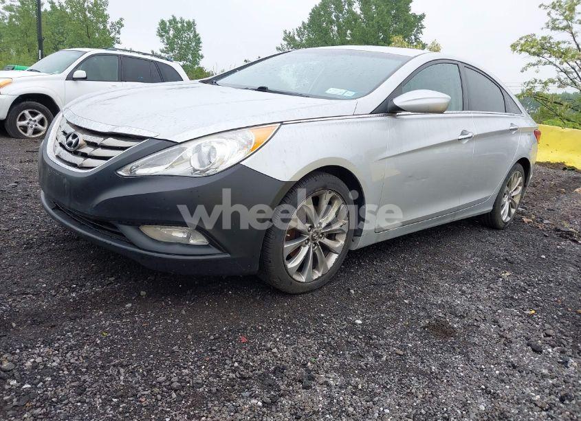 Photo 2 of 2013 Hyundai Sonata SE (VIN 5NPEC4AC9DH762751)