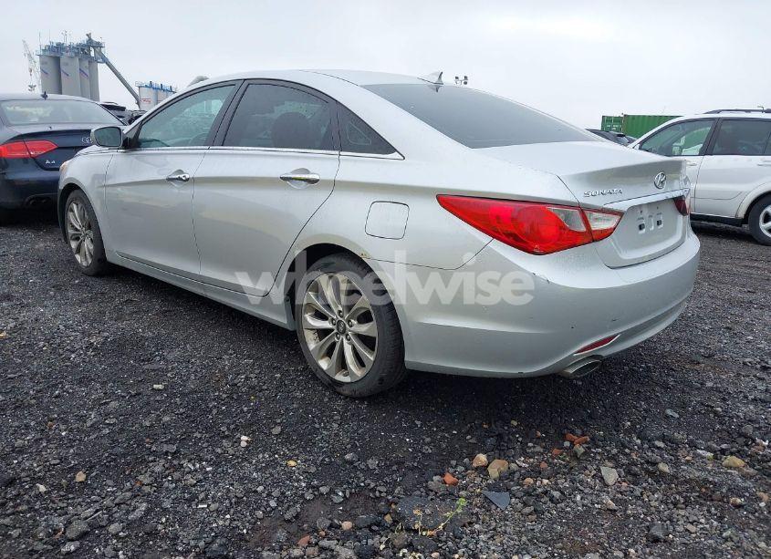 Photo 3 of 2013 Hyundai Sonata SE (VIN 5NPEC4AC9DH762751)