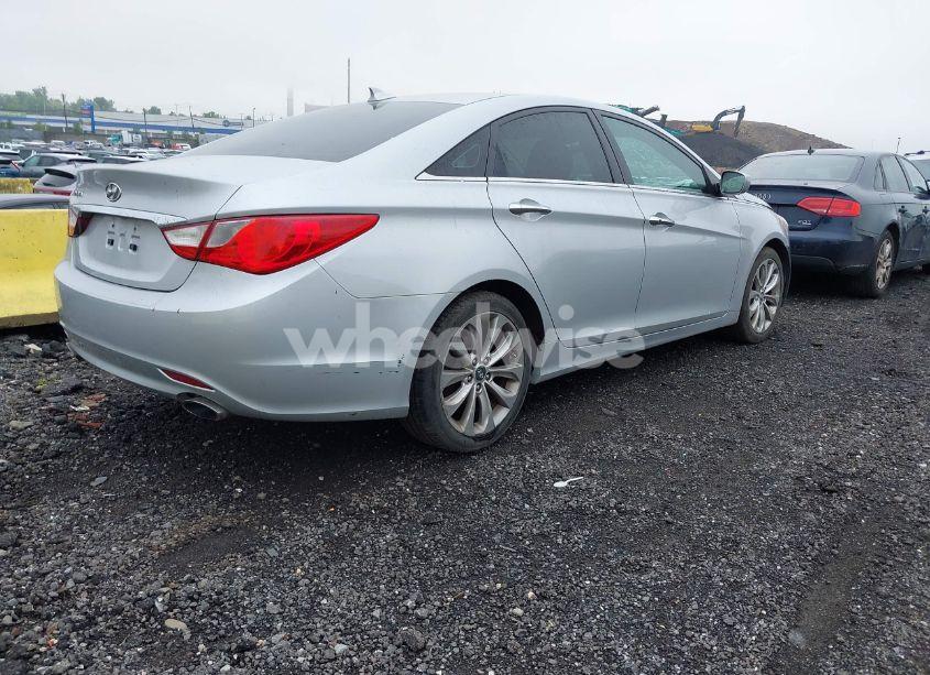 Photo 4 of 2013 Hyundai Sonata SE (VIN 5NPEC4AC9DH762751)