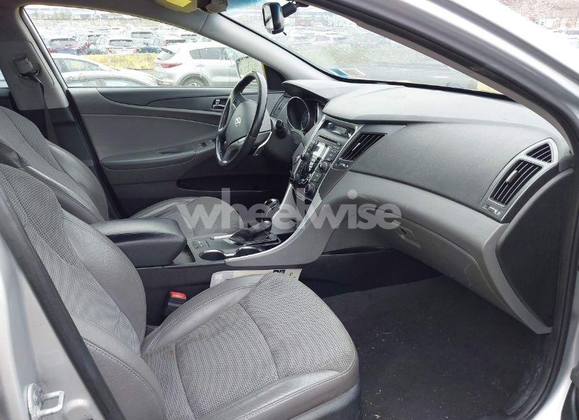 Photo 5 of 2013 Hyundai Sonata SE (VIN 5NPEC4AC9DH762751)