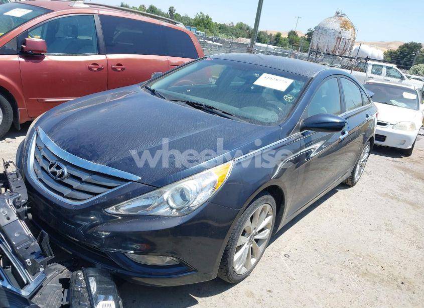 Photo 2 of 2013 Hyundai Sonata SE (VIN 5NPEC4AC9DH775337)