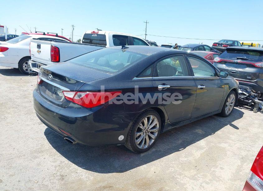 Photo 4 of 2013 Hyundai Sonata SE (VIN 5NPEC4AC9DH775337)