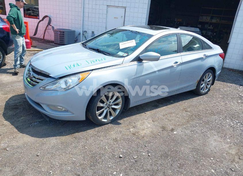 Photo 2 of 2013 Hyundai Sonata SE (VIN 5NPEC4AC9DH790761)