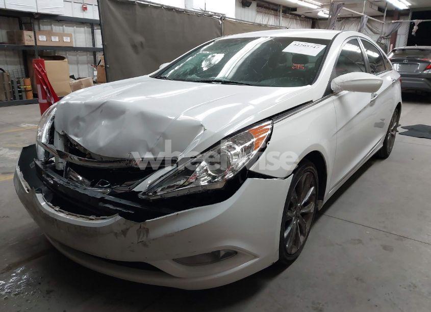 Photo 2 of 2013 Hyundai Sonata SE (VIN 5NPEC4AC9DH801466)