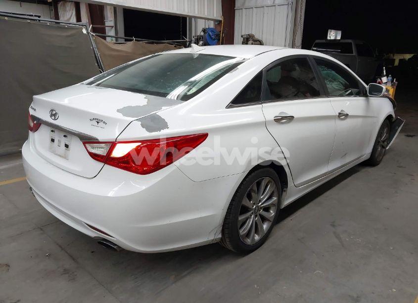 Photo 4 of 2013 Hyundai Sonata SE (VIN 5NPEC4AC9DH801466)