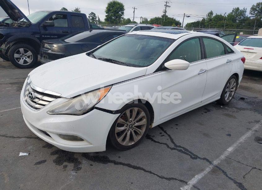 Photo 2 of 2013 Hyundai Sonata SE (VIN 5NPEC4AC9DH802858)