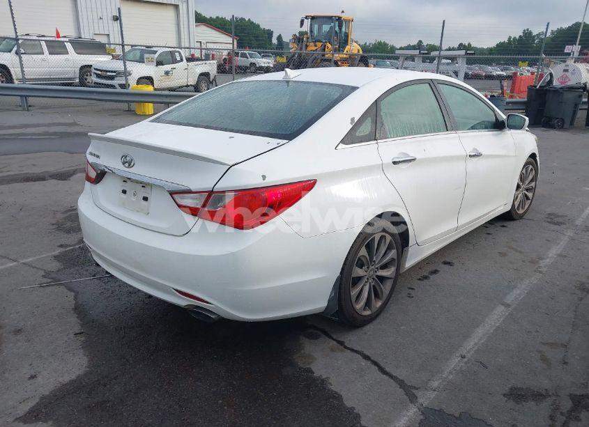 Photo 4 of 2013 Hyundai Sonata SE (VIN 5NPEC4AC9DH802858)