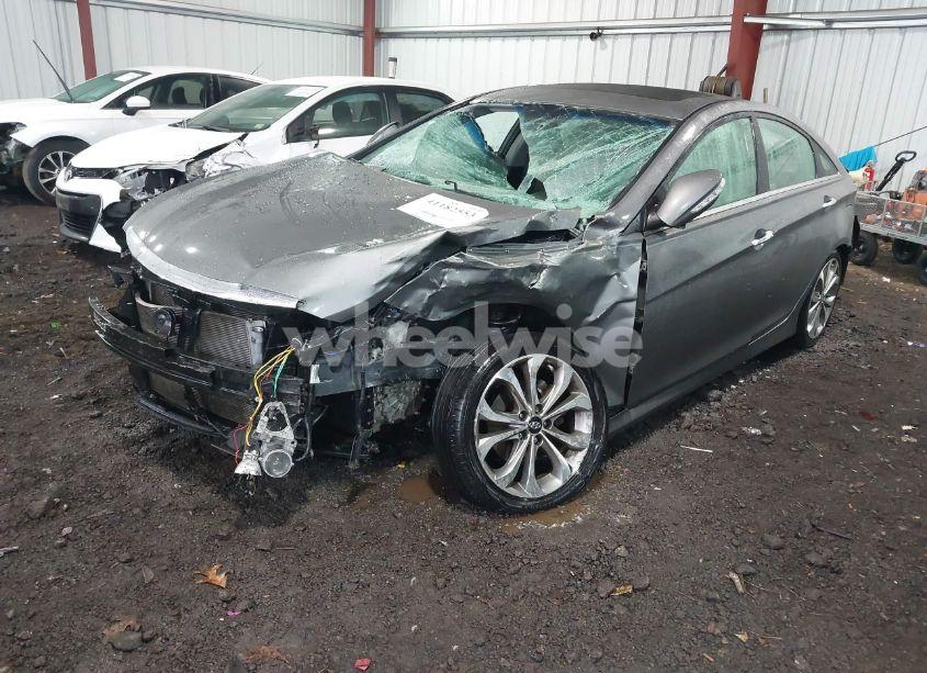 Photo 2 of 2014 Hyundai Sonata SE (VIN 5NPEC4AC9EH897584)