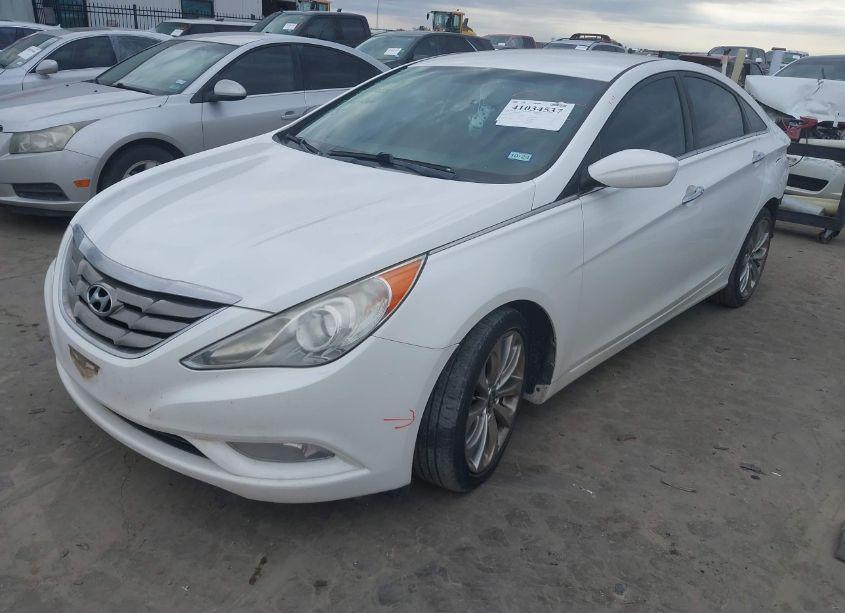 Photo 2 of 2011 Hyundai Sonata SE (VIN 5NPEC4ACXBH011476)