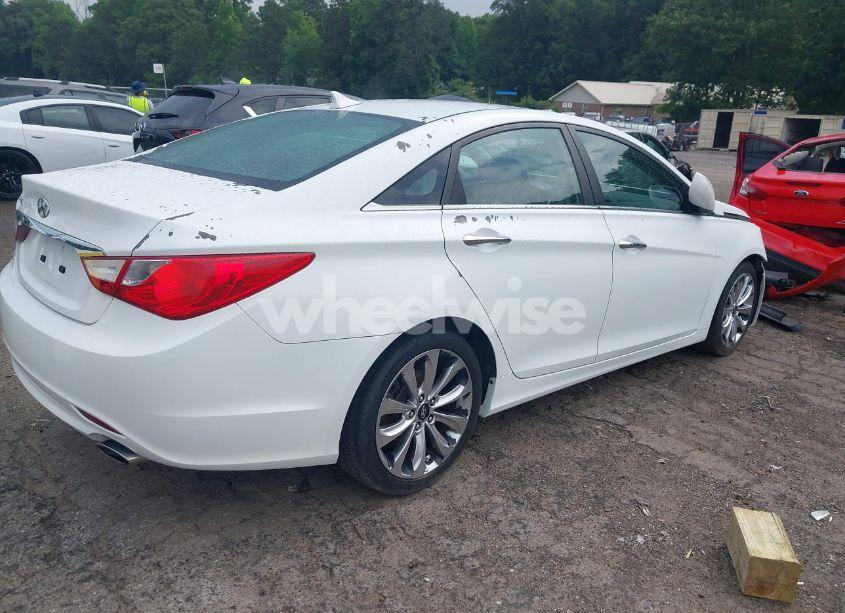 Photo 4 of 2011 Hyundai Sonata SE (VIN 5NPEC4ACXBH036569)