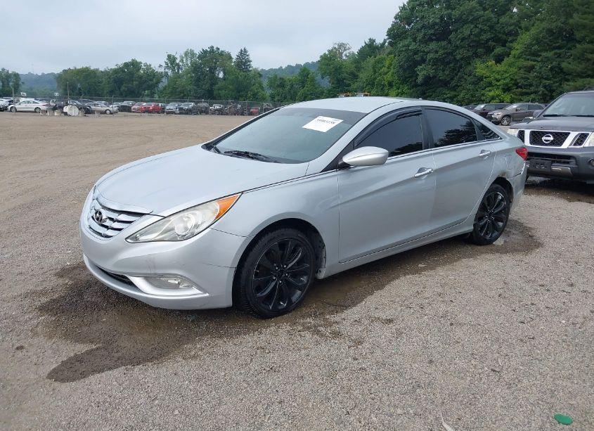 Photo 2 of 2011 Hyundai Sonata SE (VIN 5NPEC4ACXBH039844)