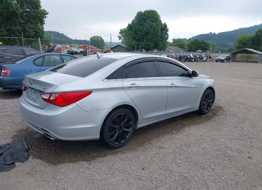 Photo 4 of 2011 Hyundai Sonata SE (VIN 5NPEC4ACXBH039844)