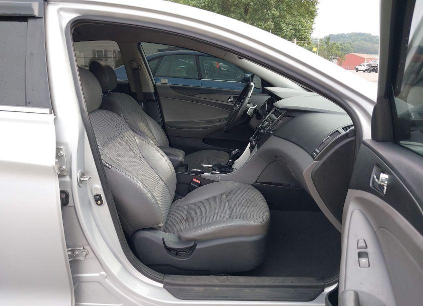 Photo 5 of 2011 Hyundai Sonata SE (VIN 5NPEC4ACXBH039844)