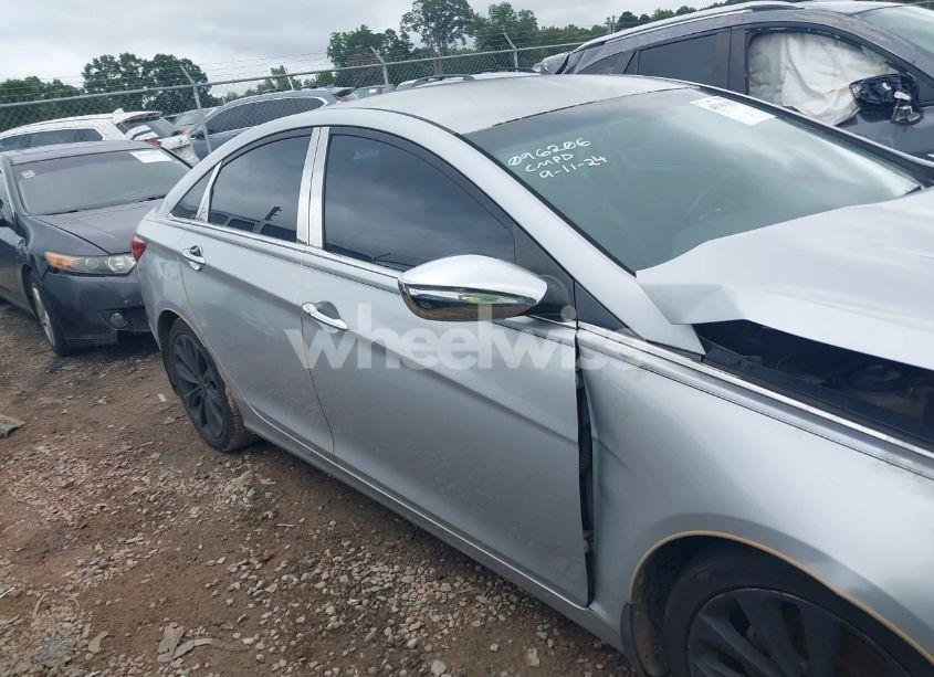 Photo 13 of 2011 Hyundai Sonata SE (VIN 5NPEC4ACXBH096206)