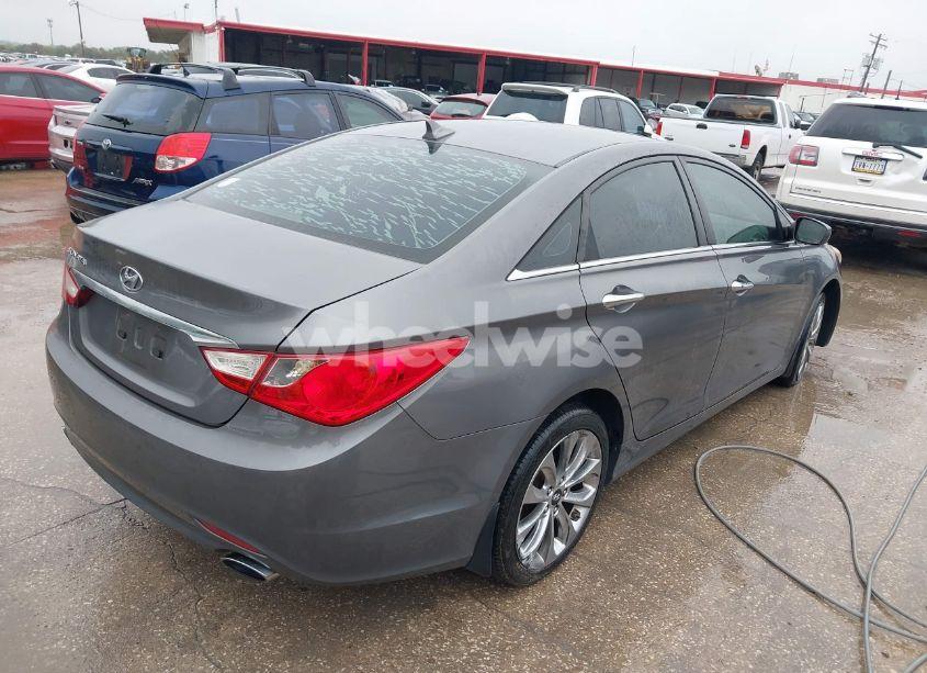 Photo 4 of 2011 Hyundai Sonata SE (VIN 5NPEC4ACXBH148983)