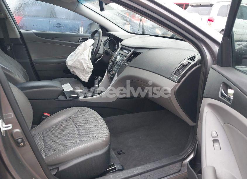 Photo 5 of 2011 Hyundai Sonata SE (VIN 5NPEC4ACXBH148983)