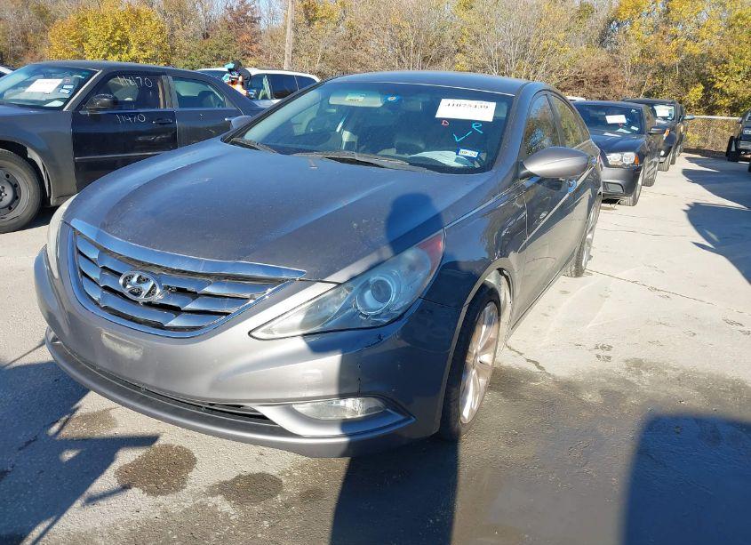 Photo 2 of 2011 Hyundai Sonata SE (VIN 5NPEC4ACXBH238005)