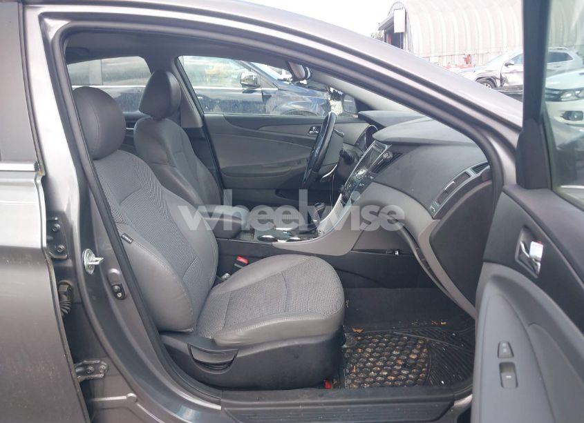 Photo 5 of 2011 Hyundai Sonata SE (VIN 5NPEC4ACXBH239736)