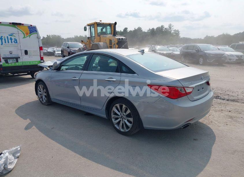 Photo 3 of 2012 Hyundai Sonata SE (VIN 5NPEC4ACXCH381232)